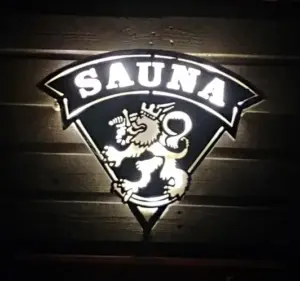 saunavaakuna valoilla